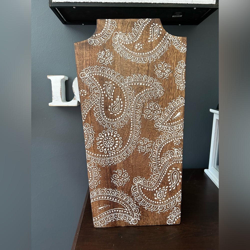 Wooden jewelry holder